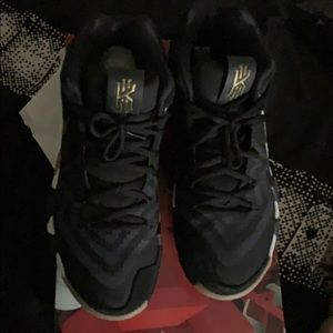 Nike Kyrie 4 Mens Black Gold Basketball Shoes
